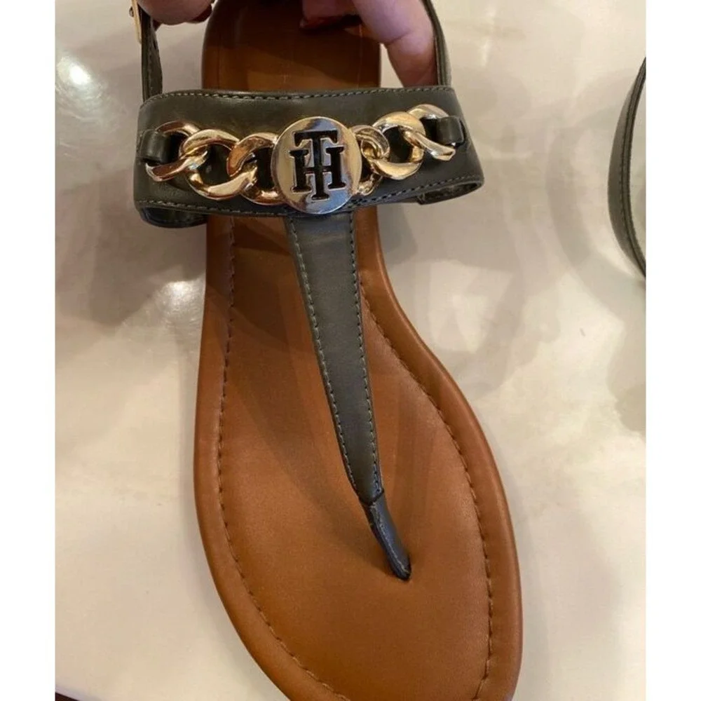 Tommy Hilfiger Dark‎ Brown Thong Sandals Gold Chain Logo Size 8M EUC